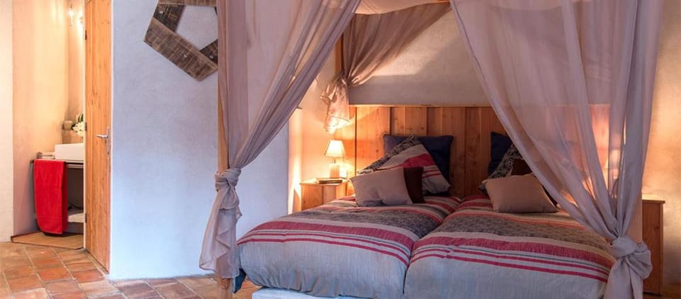 Hameau d'hôtes La Roseraie-Drôme Bed and Breakfast in Provence