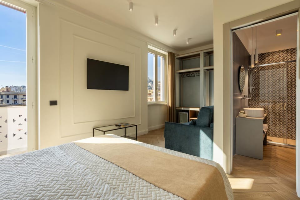 Bed, TV and multimedia, Living room, Photo of the whole room, Bedroom