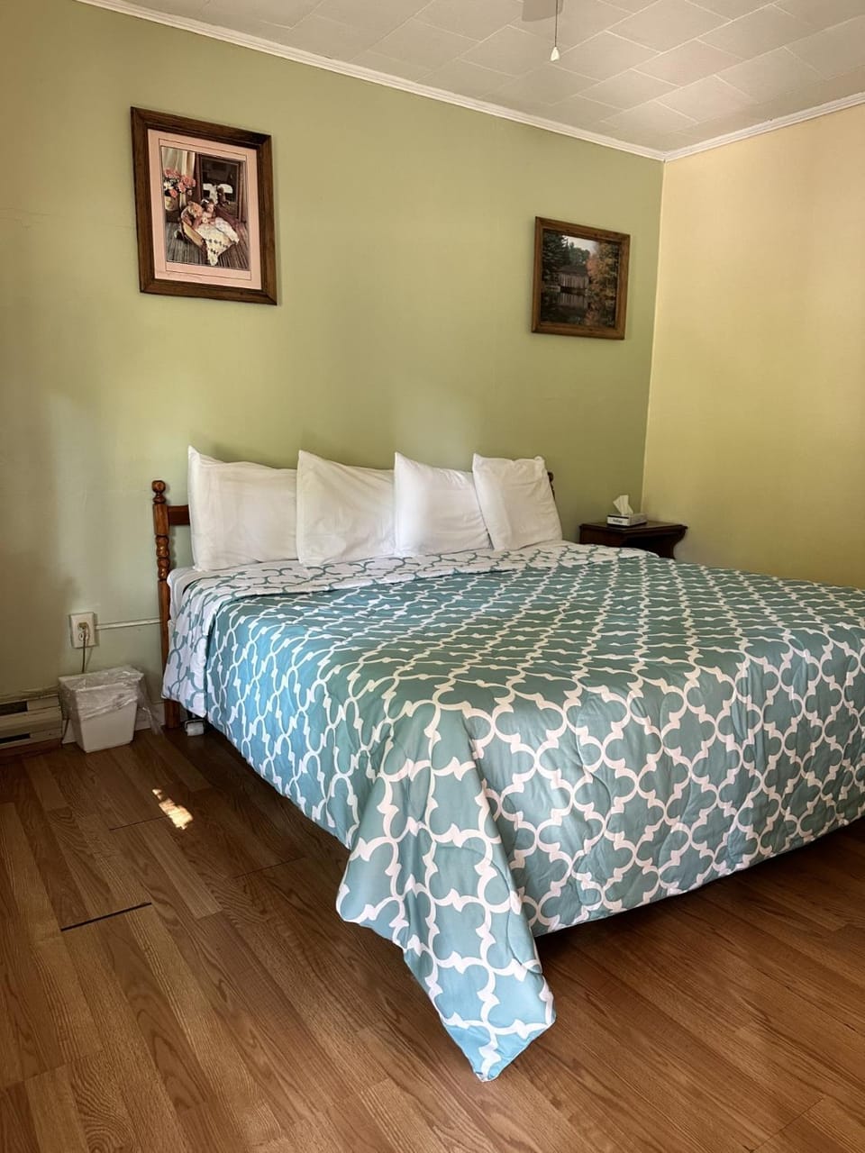 Restaurant/places to eat, Bed, Photo of the whole room