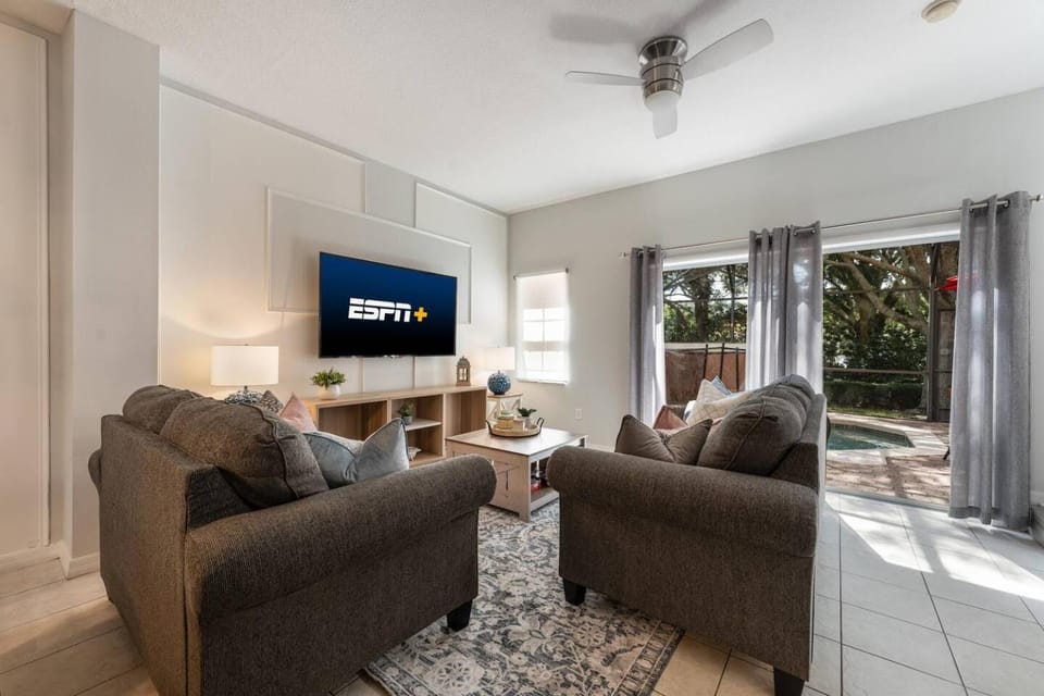 Stay Close to Disney in Your 3-Bedroom Haven House in Four Corners