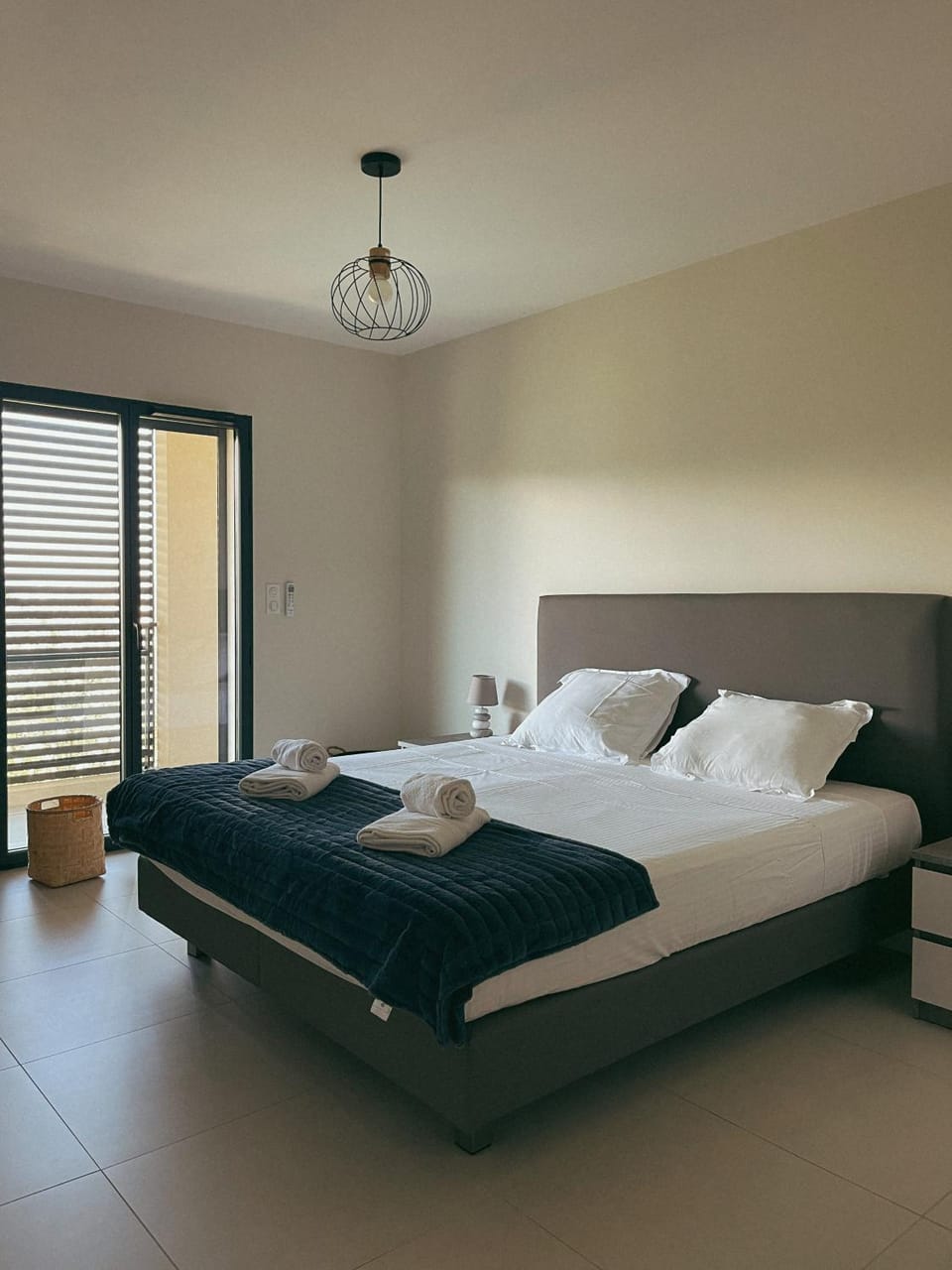 Bed, Photo of the whole room, Bedroom, towels