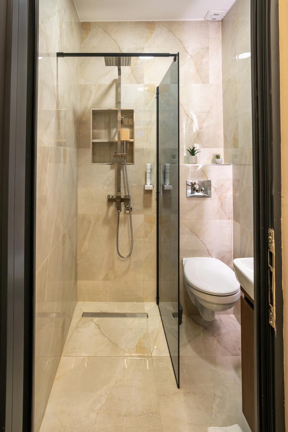 Shower, Toilet, Bathroom, bidet, towels