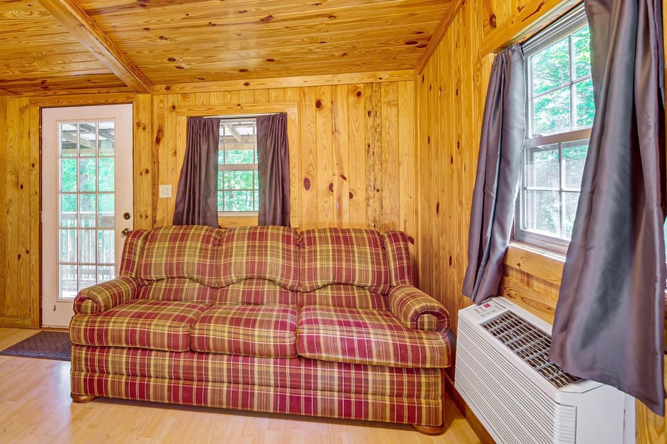 Clarkson Cabin - 17 Mi to Mammoth Cave Nat’l Park! Cabin in Nolin Lake