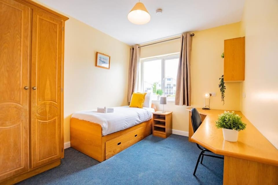 68 - Spacious & Budget Friendly by Shortstays Apartment in Galway