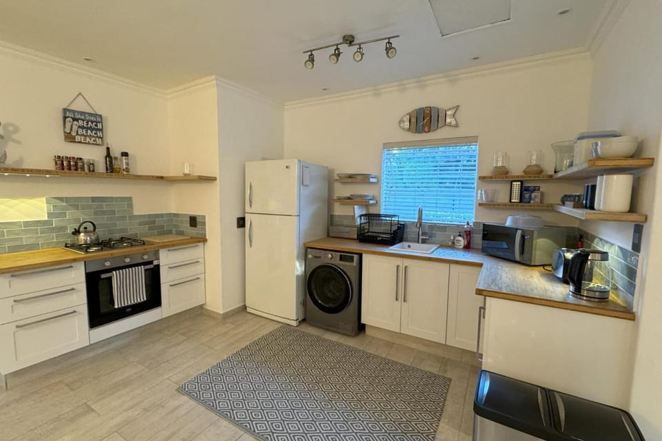 Cottage - Sleeps 4 - Pet friendly - Pool - Parking House in Sandton