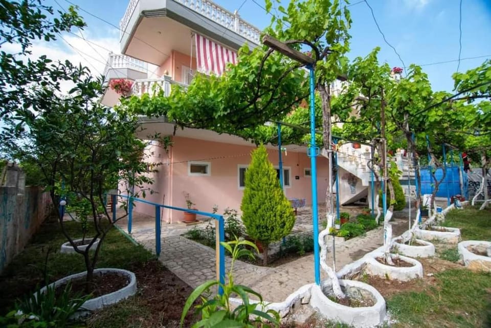 TROKA's host vlore Bed and Breakfast in Vlorë