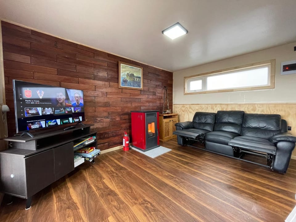 Communal lounge/ TV room, TV and multimedia, Living room