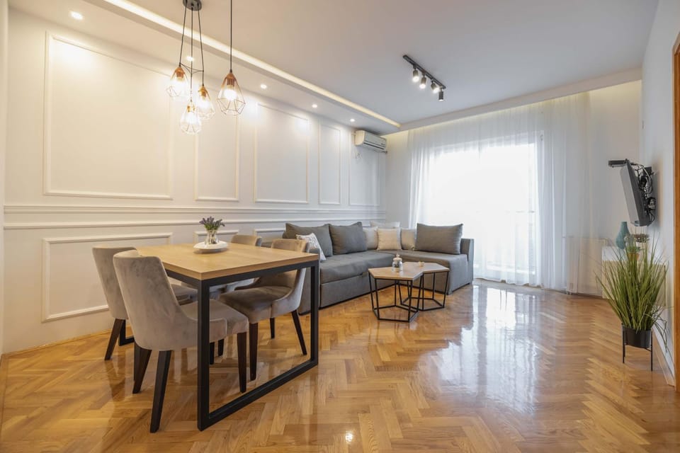 TV and multimedia, Living room, Seating area, Dining area