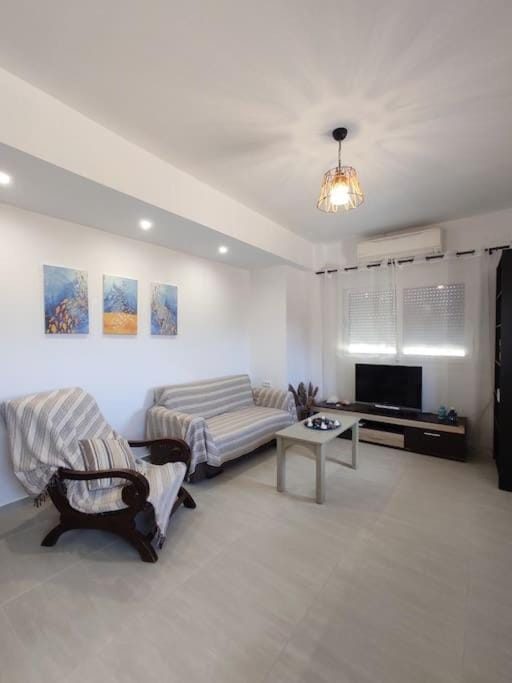 Communal lounge/ TV room, Living room, Seating area