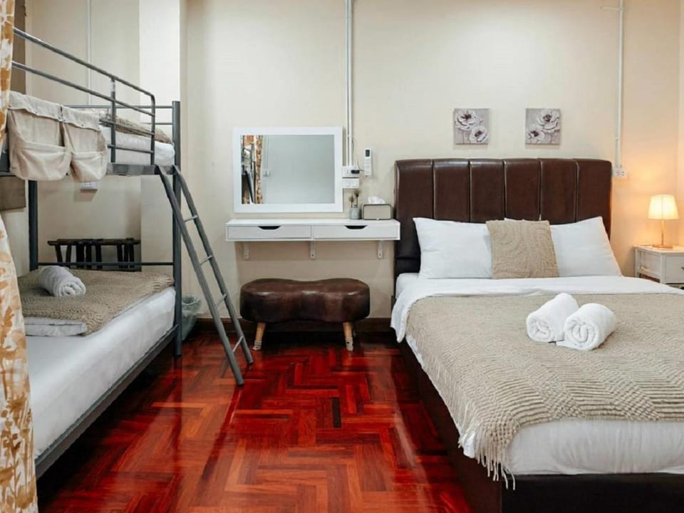 Bed, Bedroom, bunk bed