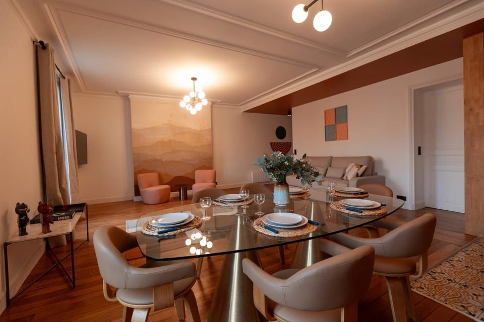Living room, Seating area, Dining area