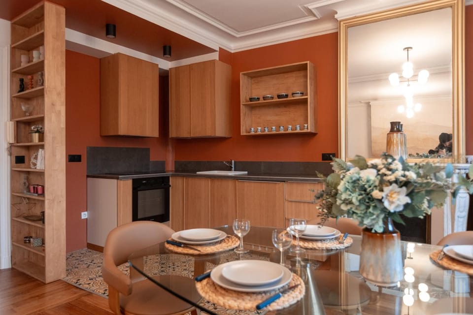 Kitchen or kitchenette, Dining area, oven, stove