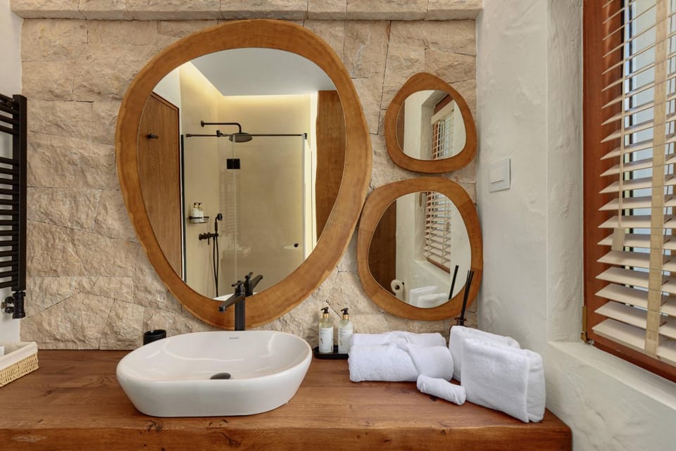 Bathroom, towels