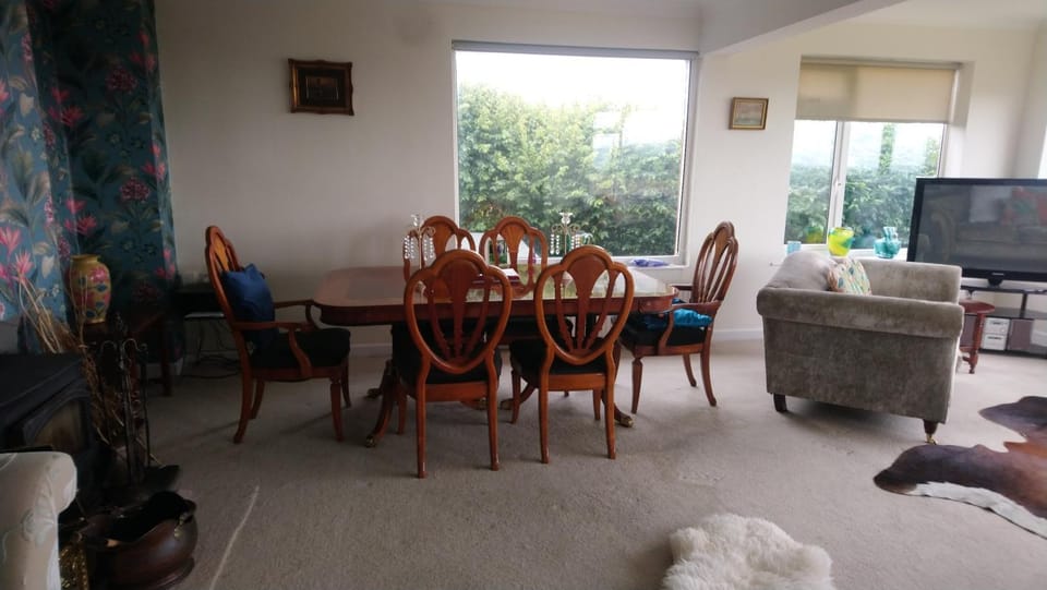 TV and multimedia, Living room, Seating area, Dining area, Evening entertainment