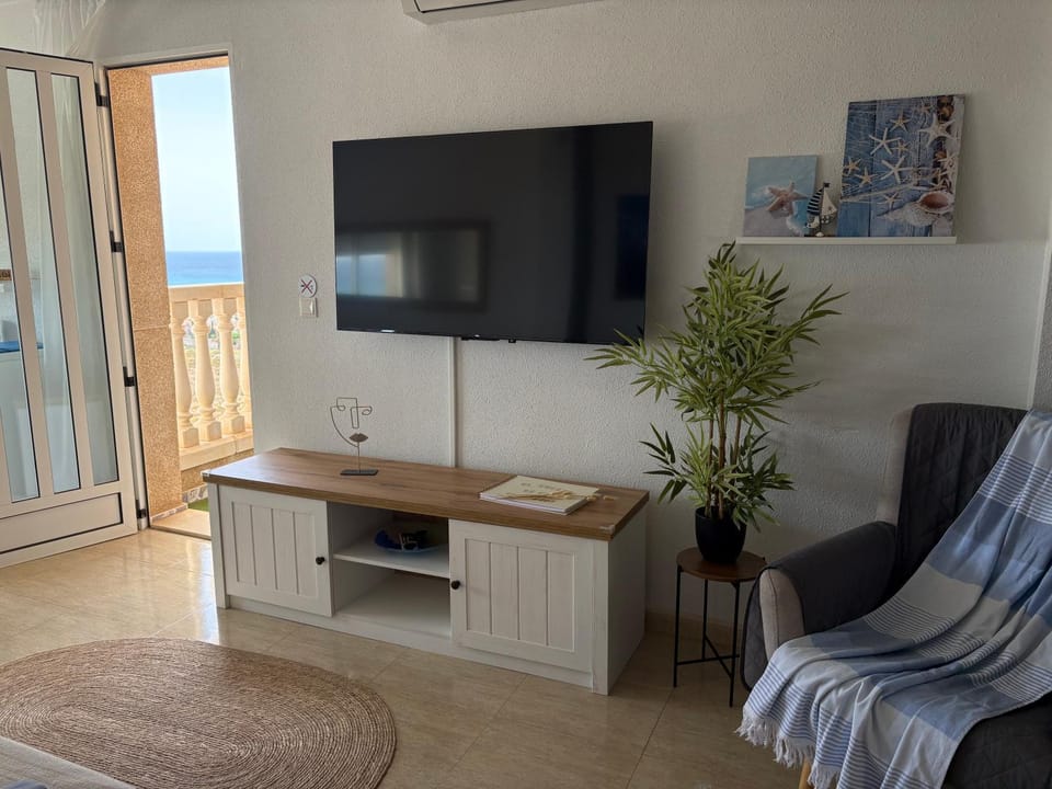 TV and multimedia, Living room, Sea view