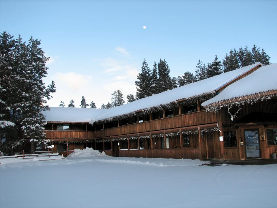 Willamette Pass Inn & Chalets Chalet in Oregon