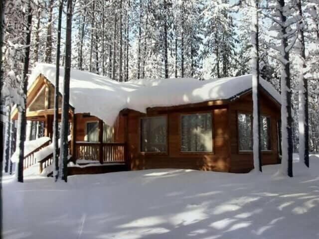 Willamette Pass Inn & Chalets Chalet in Oregon