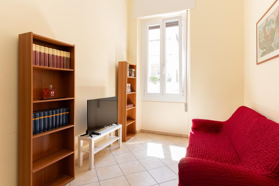 Communal lounge/ TV room, Library, TV and multimedia, Living room