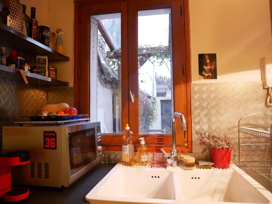 RARE Villa avec jardin privatif au centre de Paris Apartment in Paris