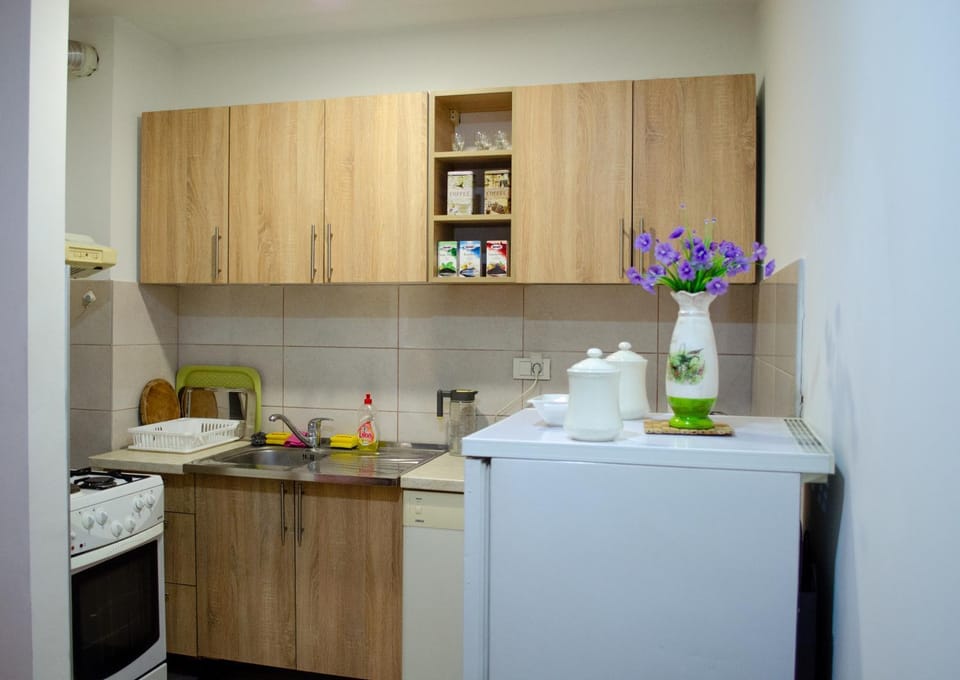 Coffee/tea facilities, Kitchen or kitchenette, dishwasher, oven