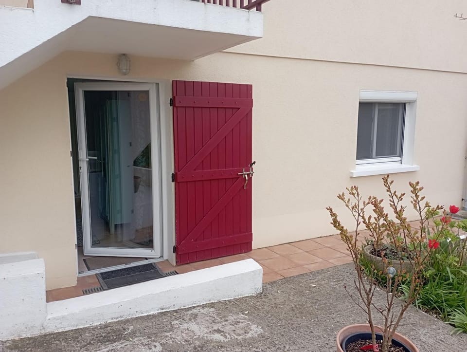 Patio, Facade/entrance