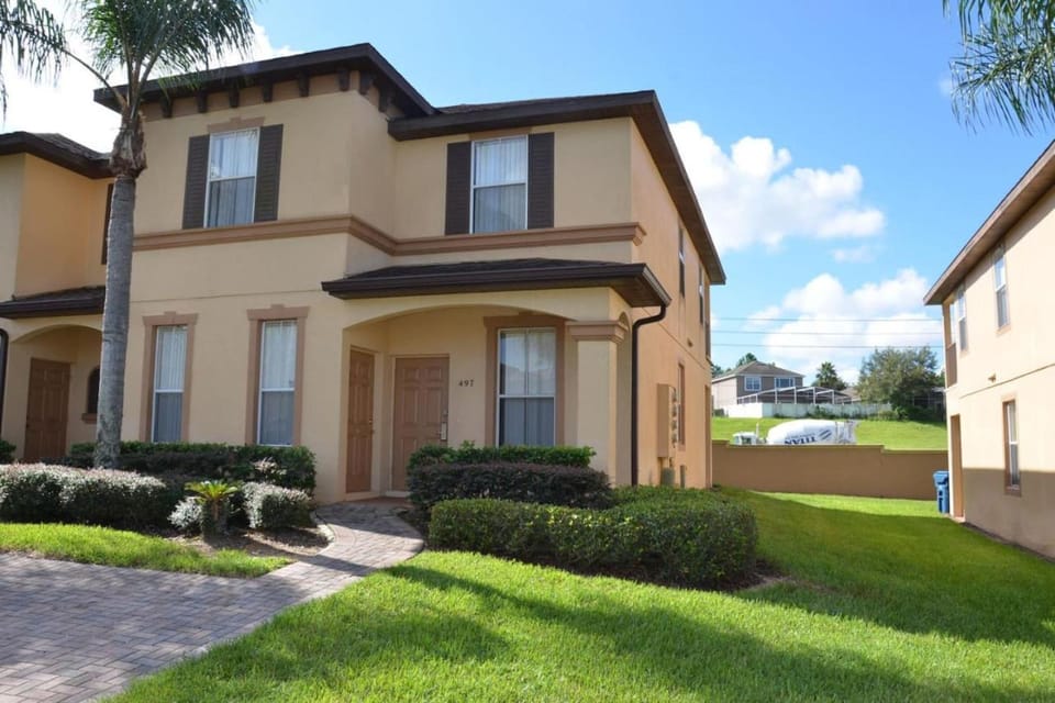 Upgraded 4 Bed 3.5 Bath Townhome House in Four Corners