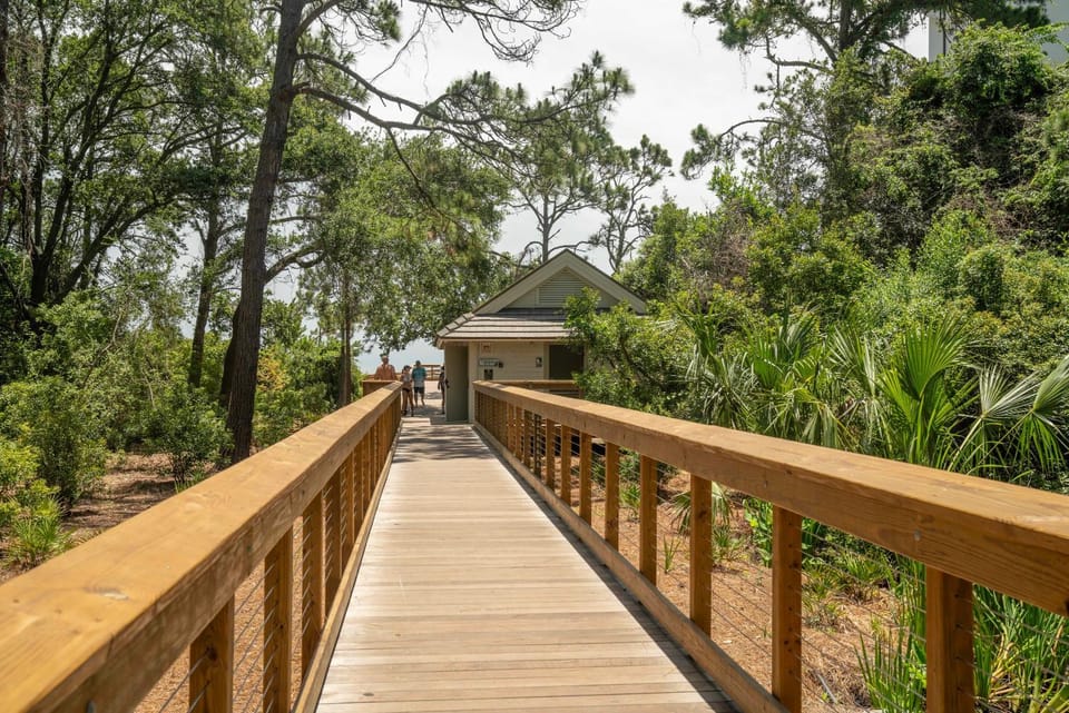 Walk to Beach Pet Friendly BBQ Grill House in Hilton Head Island