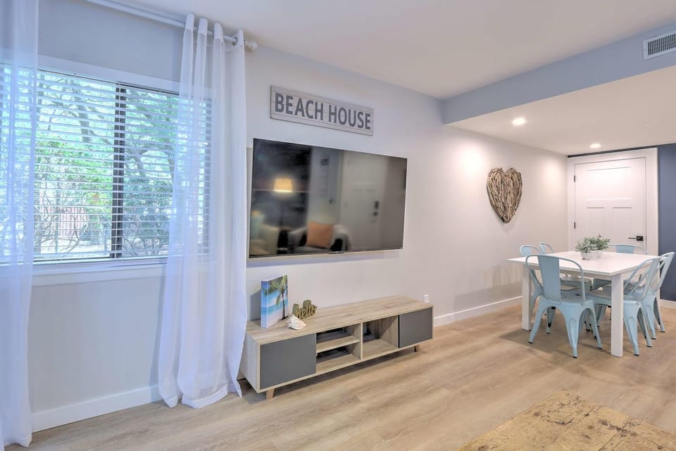 Walk to Beach Pet Friendly BBQ Grill House in Hilton Head Island