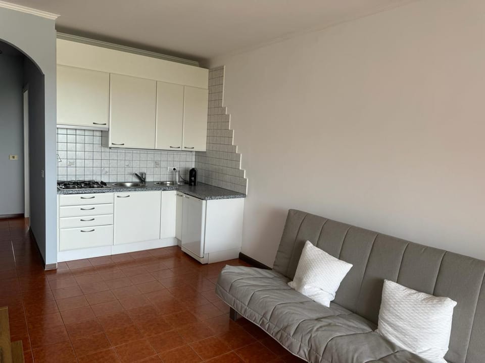 Kitchen or kitchenette, Seating area
