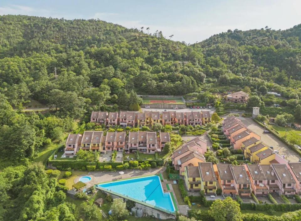 Bird's eye view, Mountain view, Pool view, Swimming pool