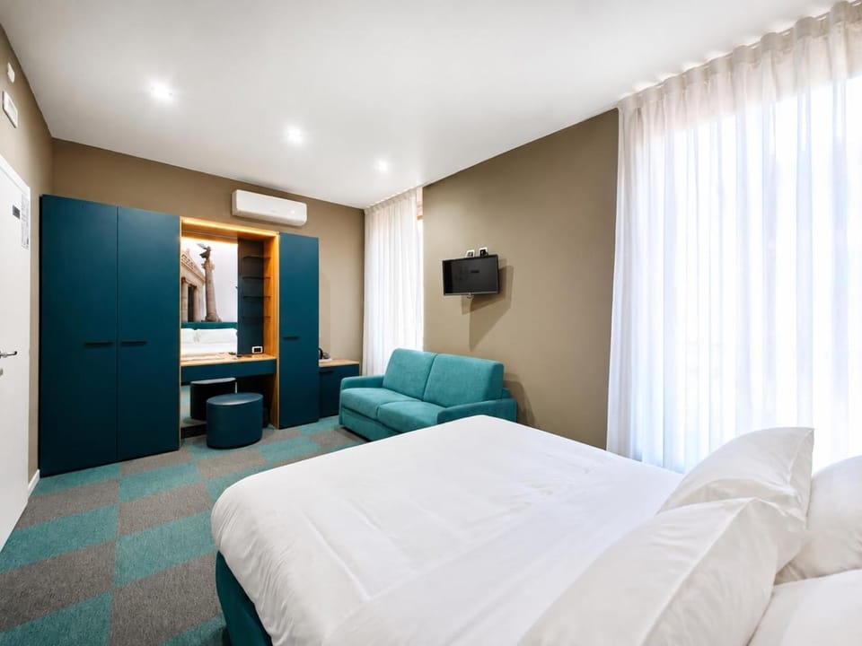 Photo of the whole room, Bedroom