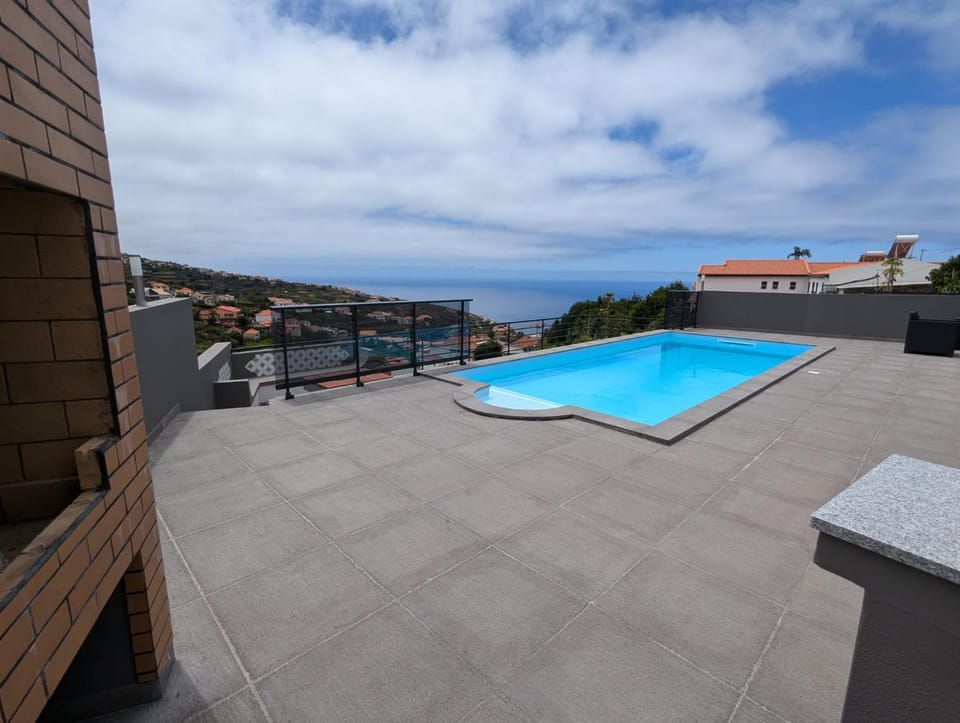 Casa Antonette, Lovely house with a pool House in Madeira District