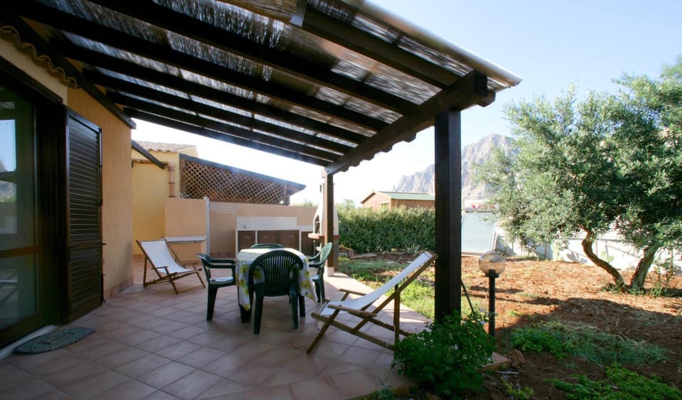 Patio, Facade/entrance, Garden