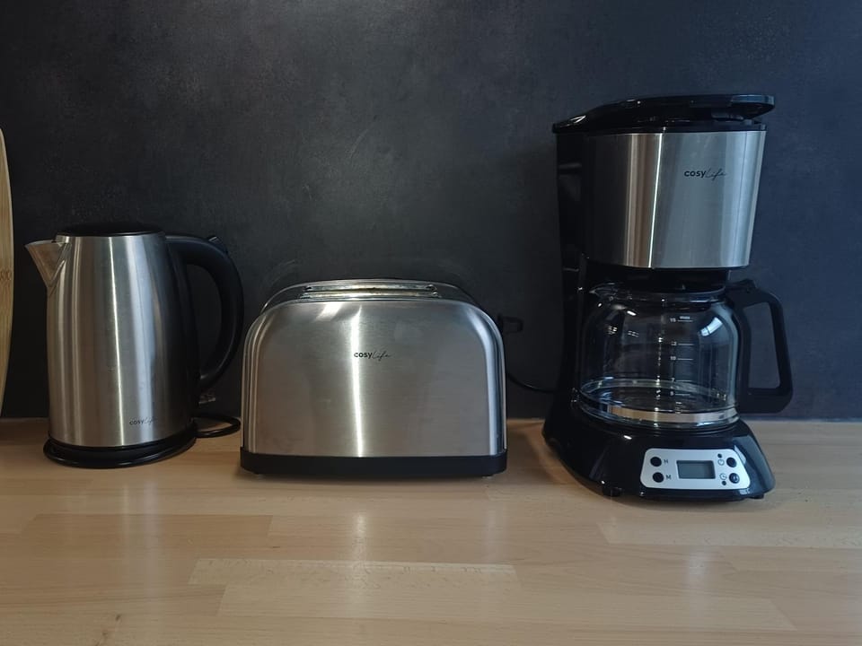 Coffee/tea facilities, toaster
