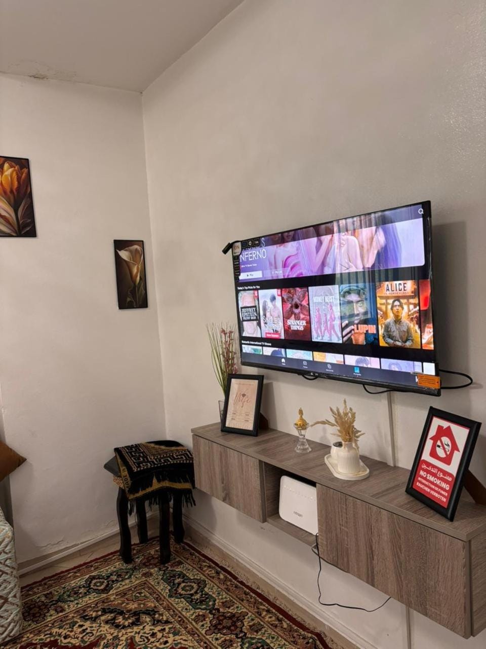 Property building, Communal lounge/ TV room, TV and multimedia, Photo of the whole room, Evening entertainment, Evening entertainment
