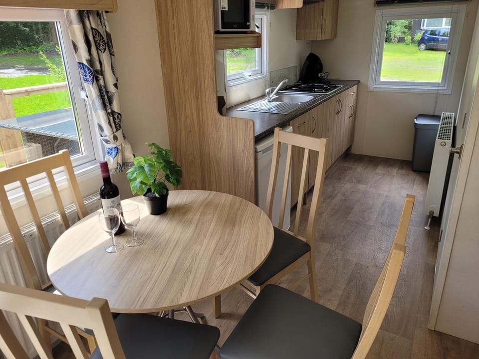 Kitchen or kitchenette, Dining area, pet friendly, stove
