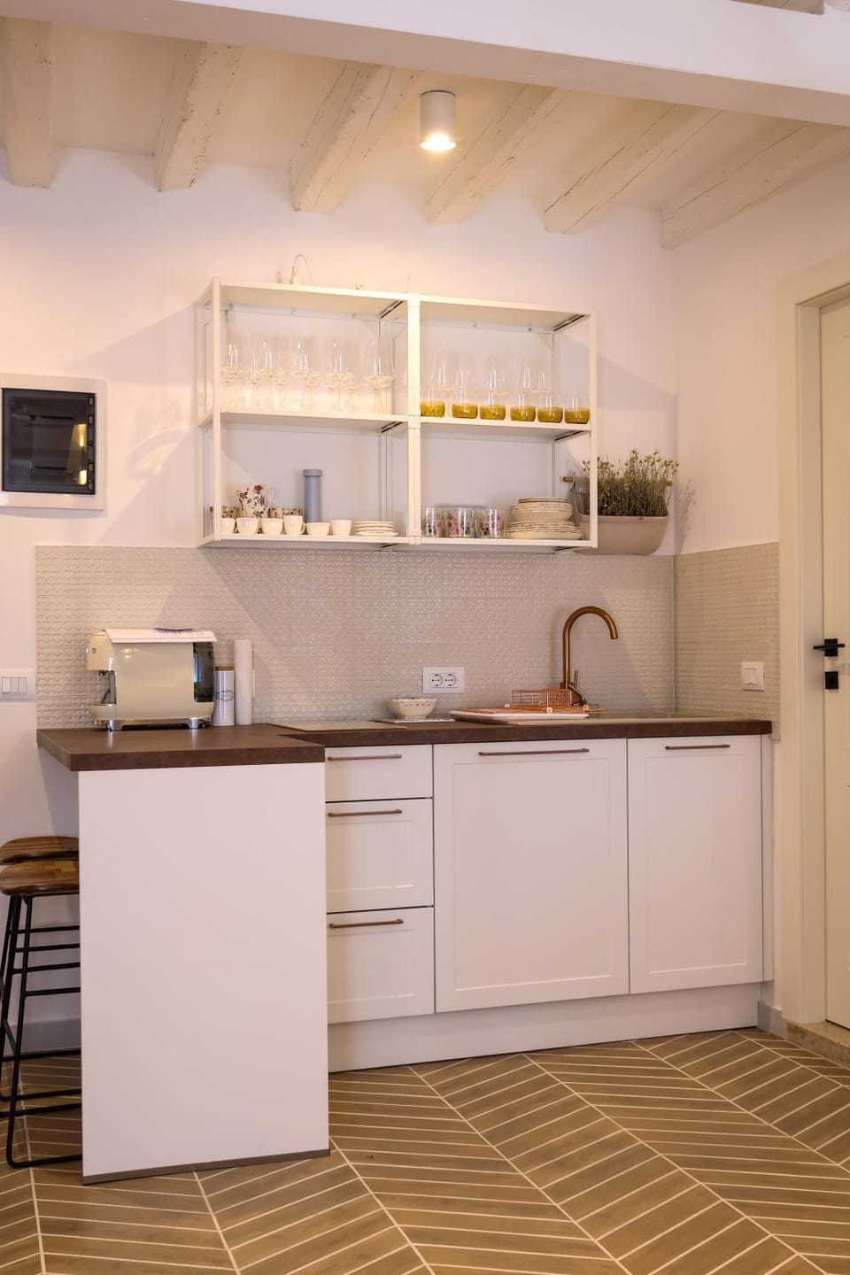 Coffee/tea facilities, Kitchen or kitchenette, Meals, kitchen