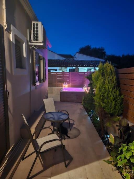 Garden, Hot Tub