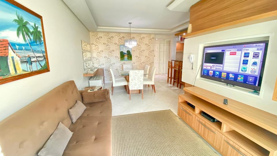 Apê c/3 dorms, piscina e 1 quadra da praia House in Florianopolis