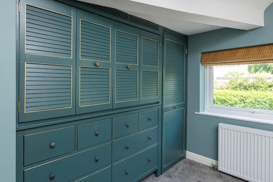 wardrobe