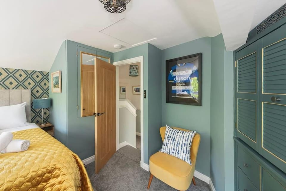 Bedroom, wardrobe