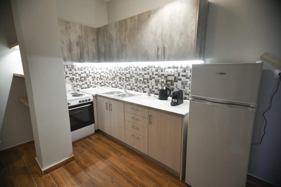 Kitchen or kitchenette, oven