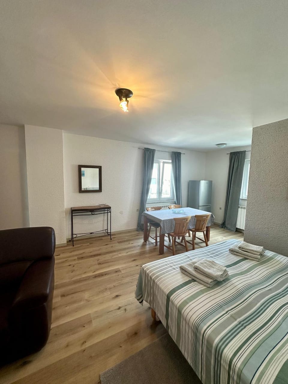 Bed, Photo of the whole room, Dining area