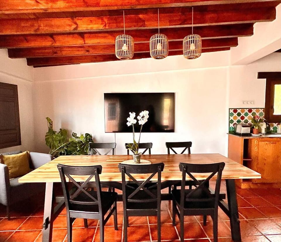 Seating area, Dining area