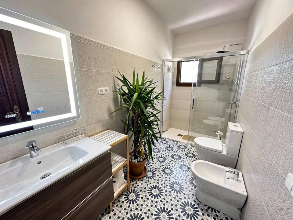 Shower, Bathroom, towels