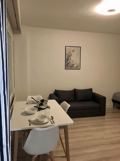 Saunallinen yksiö järvinäköalalla keskustassa Apartment in Finland