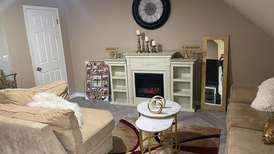Communal lounge/ TV room
