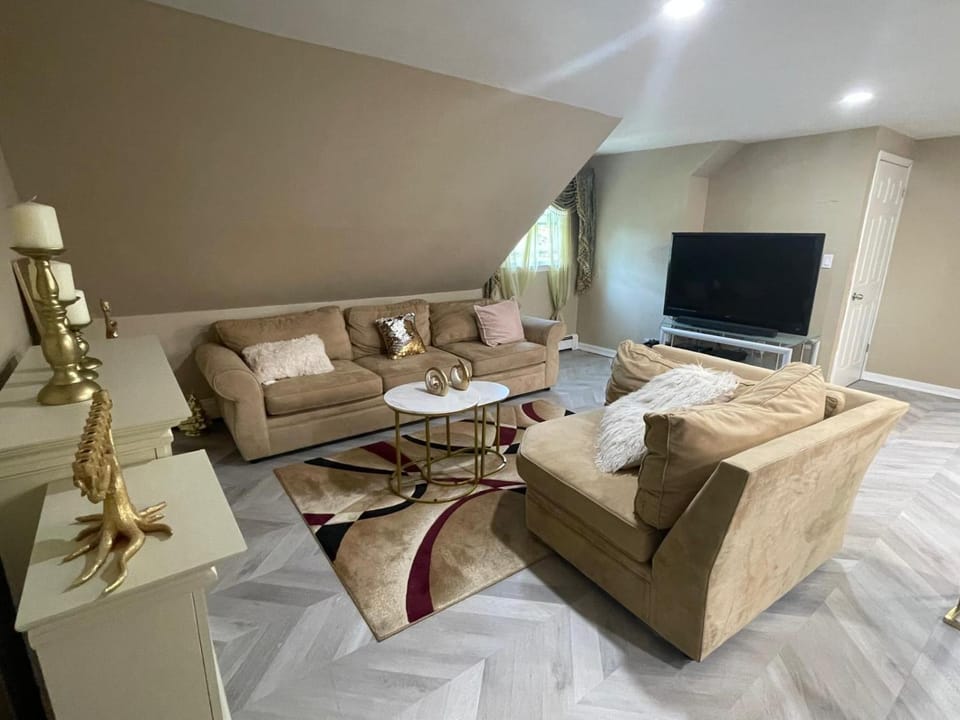 Communal lounge/ TV room
