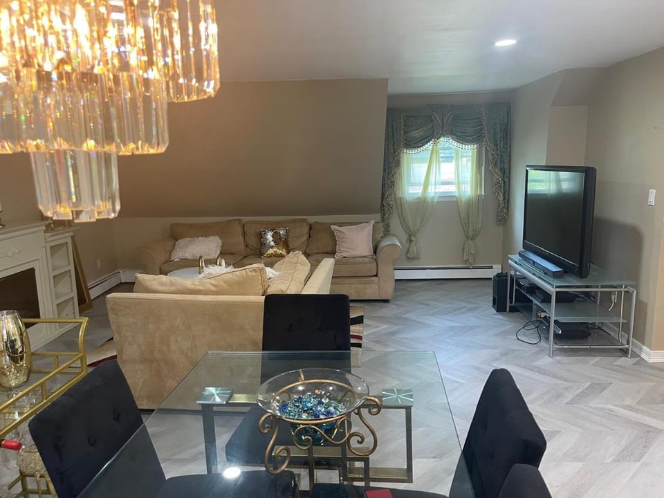 Communal lounge/ TV room