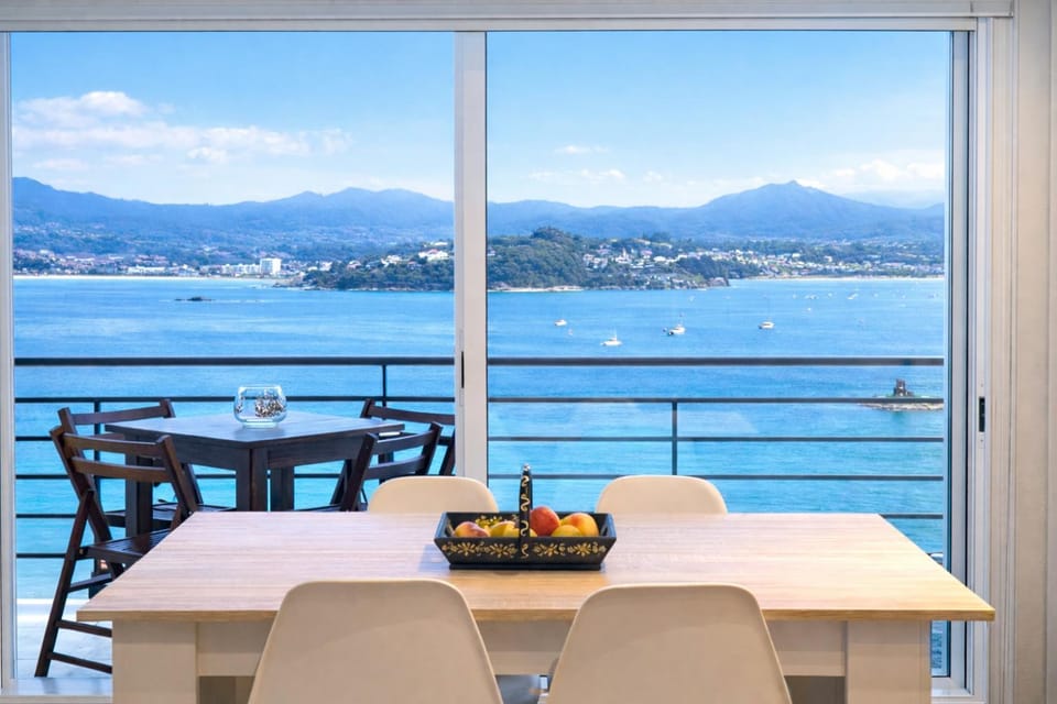 Day, Natural landscape, View (from property/room), Balcony/Terrace, Dining area, Sea view